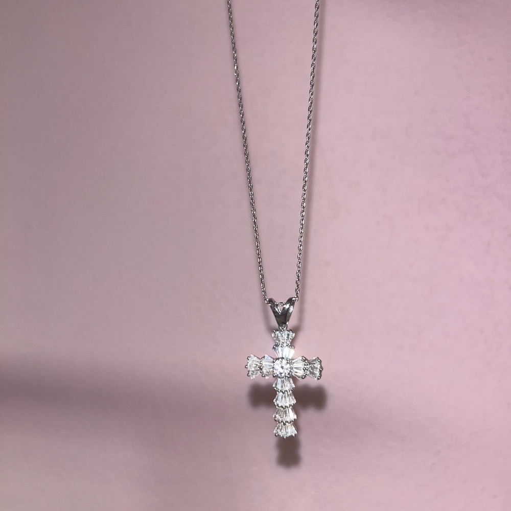 Elegant Silver Cross Pendant Necklace